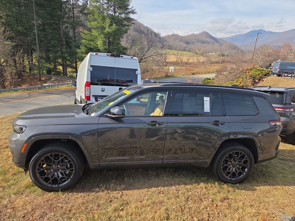 New 2025 Jeep Grand Cherokee L Summit Sport Utility