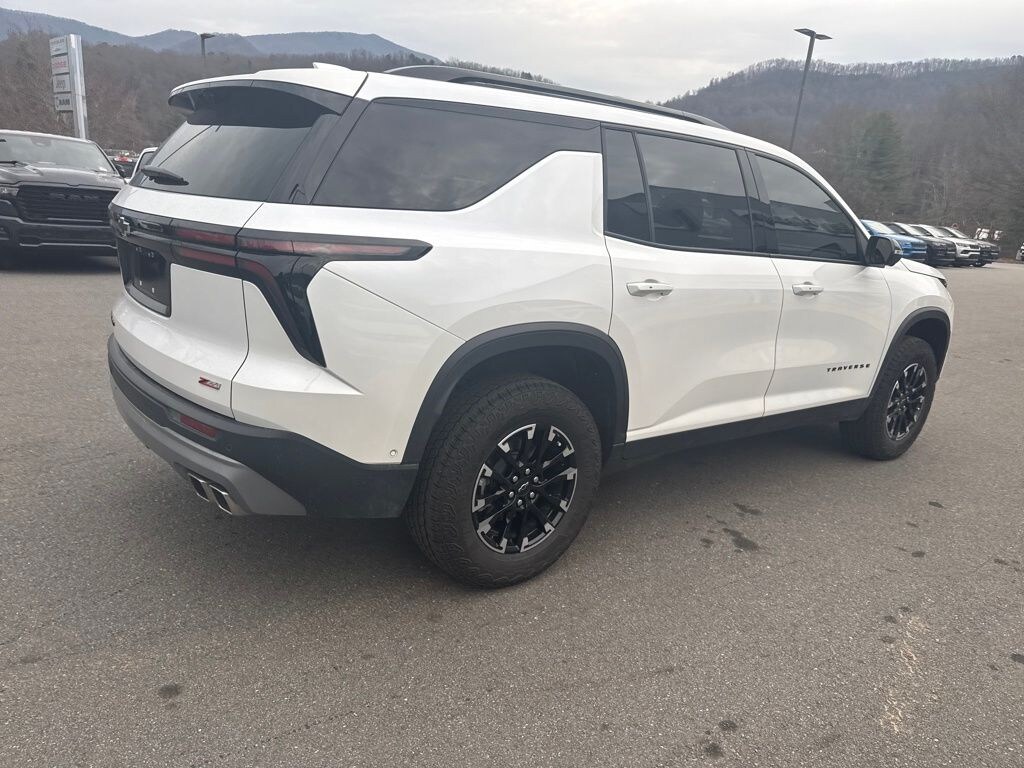 Used 2025 Chevrolet Traverse Z71 SUV