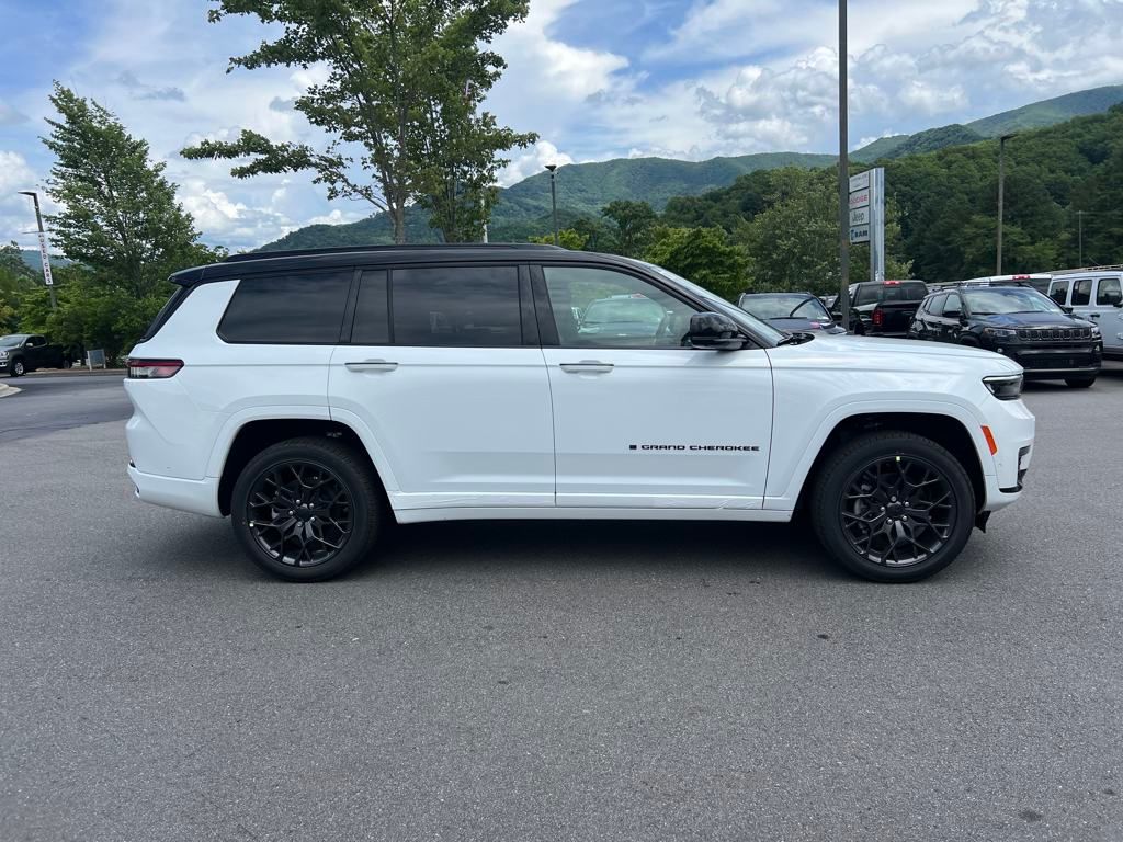2025 Jeep Grand Cherokee L Summit Reserve photo 2