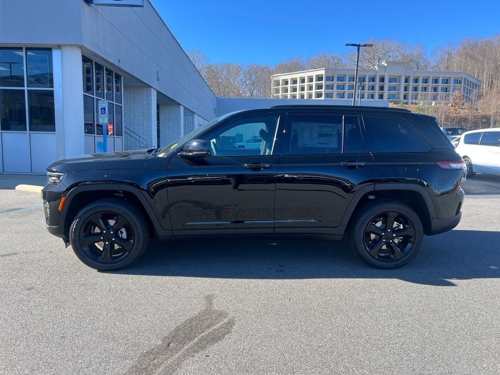 New 2025 Jeep Grand Cherokee Laredo Sport Utility