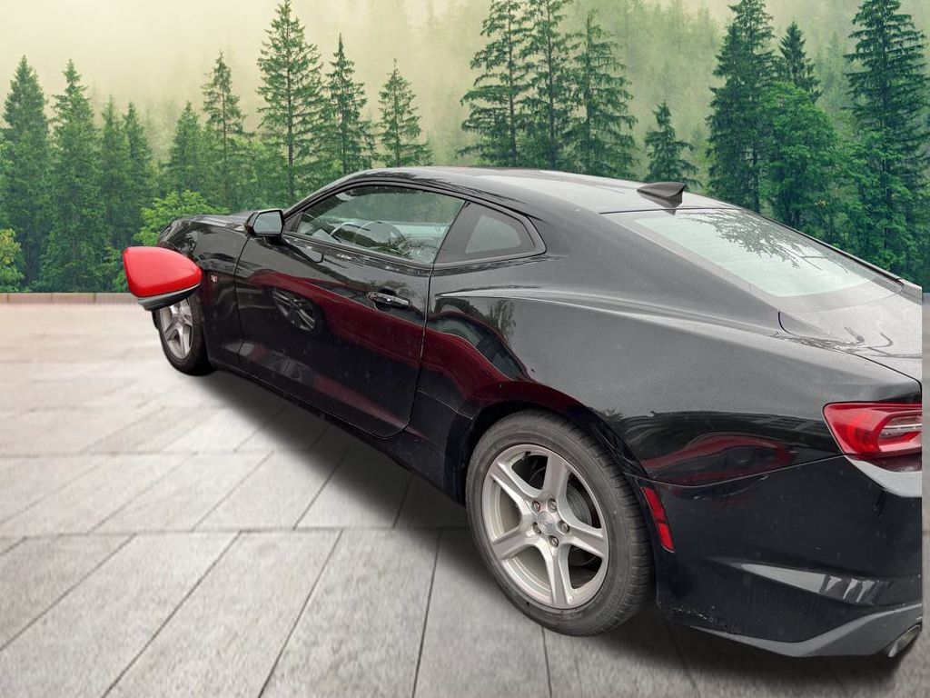 2021 Chevrolet Camaro 1LT photo 2