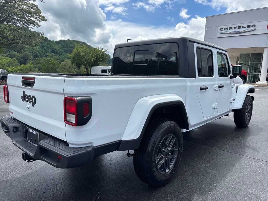 2025 Jeep Gladiator Sport S photo 3