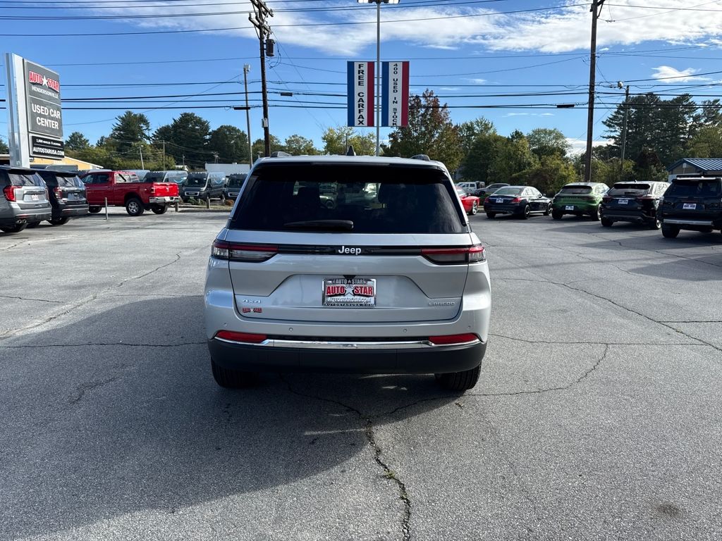 2025 Jeep Grand Cherokee Laredo photo 4