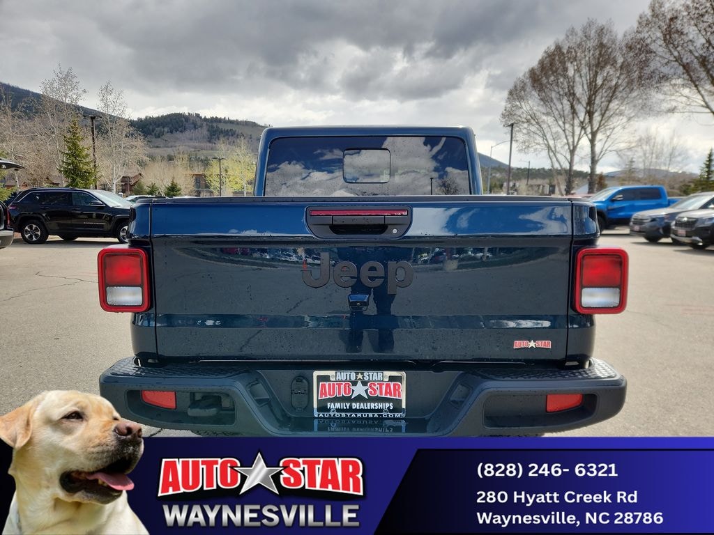 New 2025 Jeep Gladiator Nighthawk Pickup