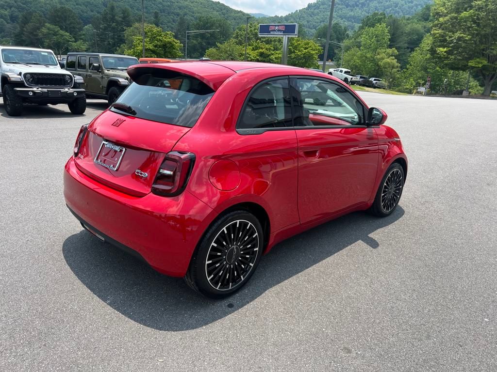 2024 Fiat 500e Red photo 3