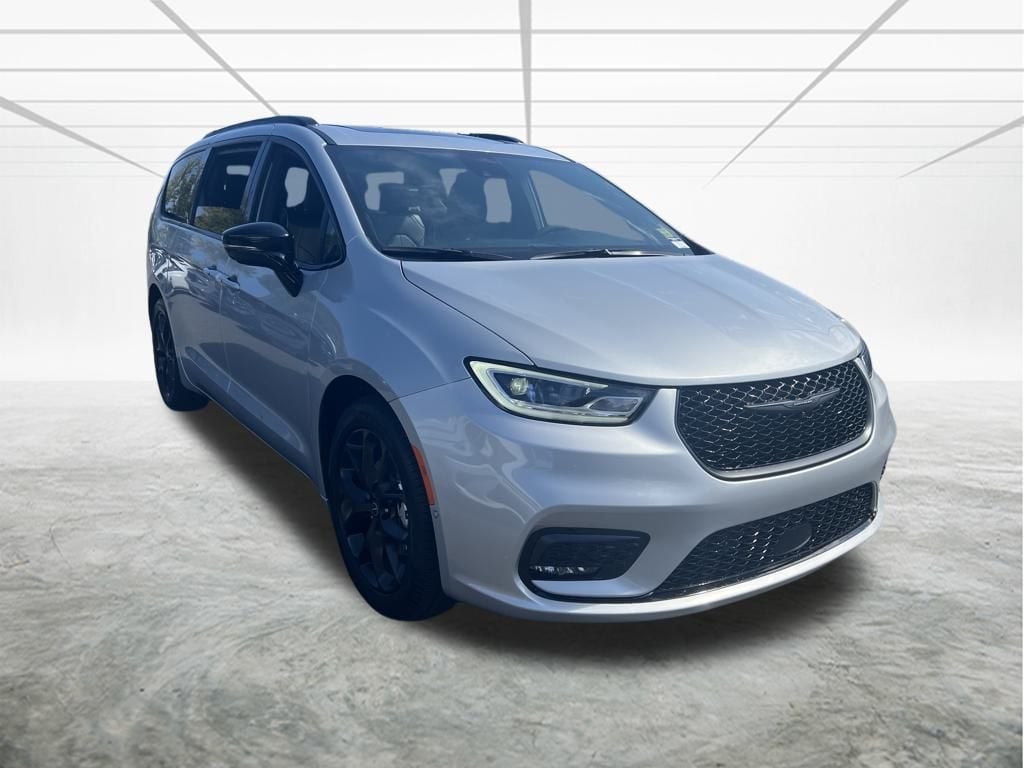 2026 Chrysler Pacifica Limited's photo