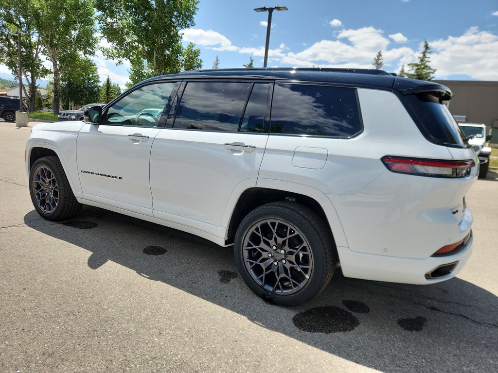 2025 Jeep Grand Cherokee L Summit photo 3