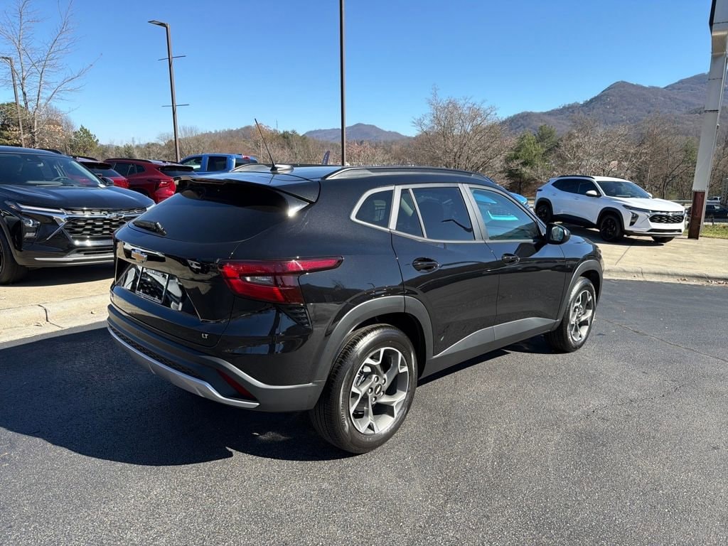 New 2025 Chevrolet Trax LT SUV