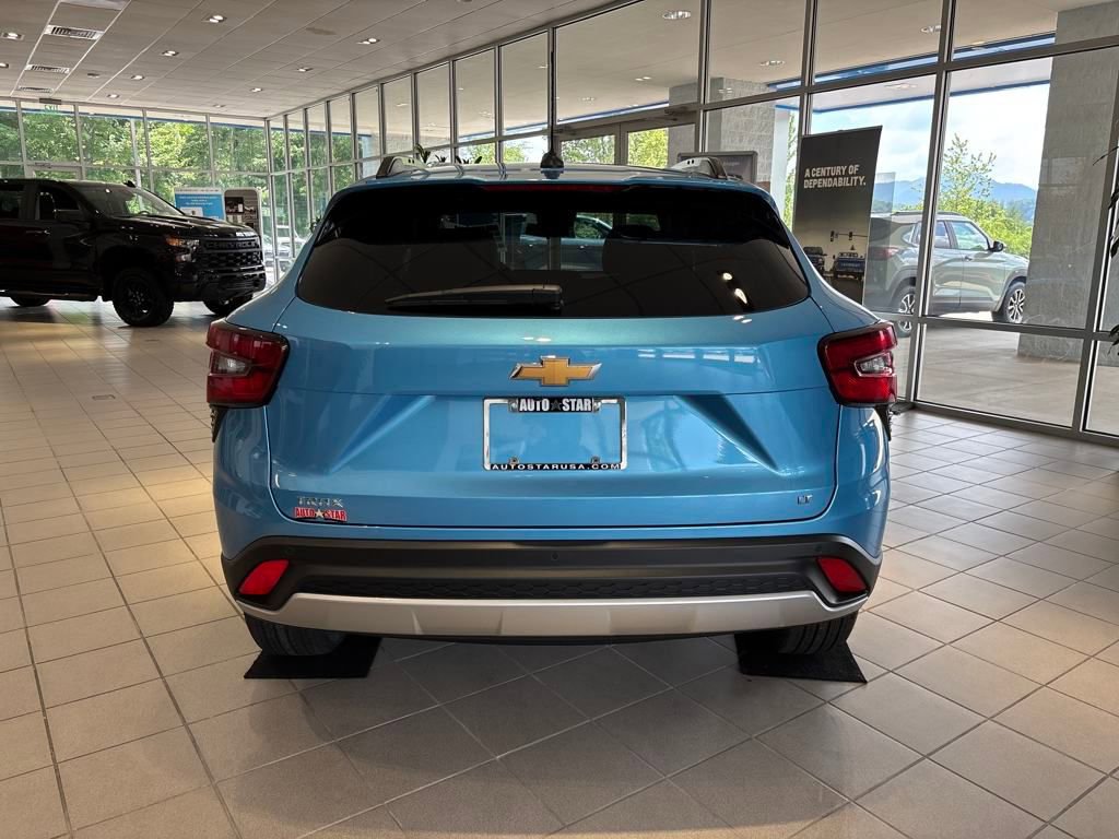 2025 Chevrolet Trax LT photo 4