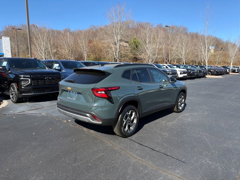 New 2025 Chevrolet Trax LT SUV