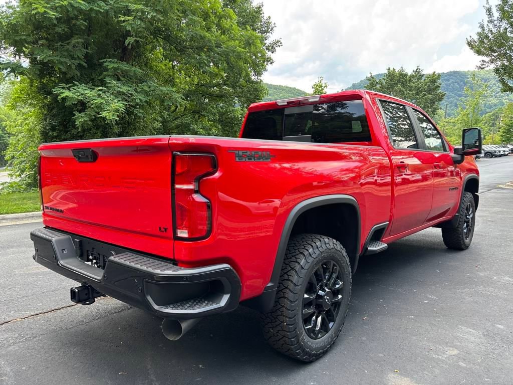 2025 Chevrolet Silverado 2500HD LT photo 3