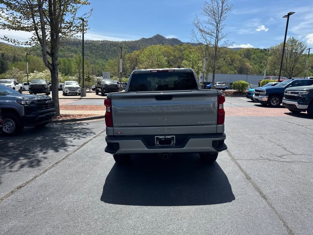 2024 Chevrolet Silverado 1500 Custom photo 3