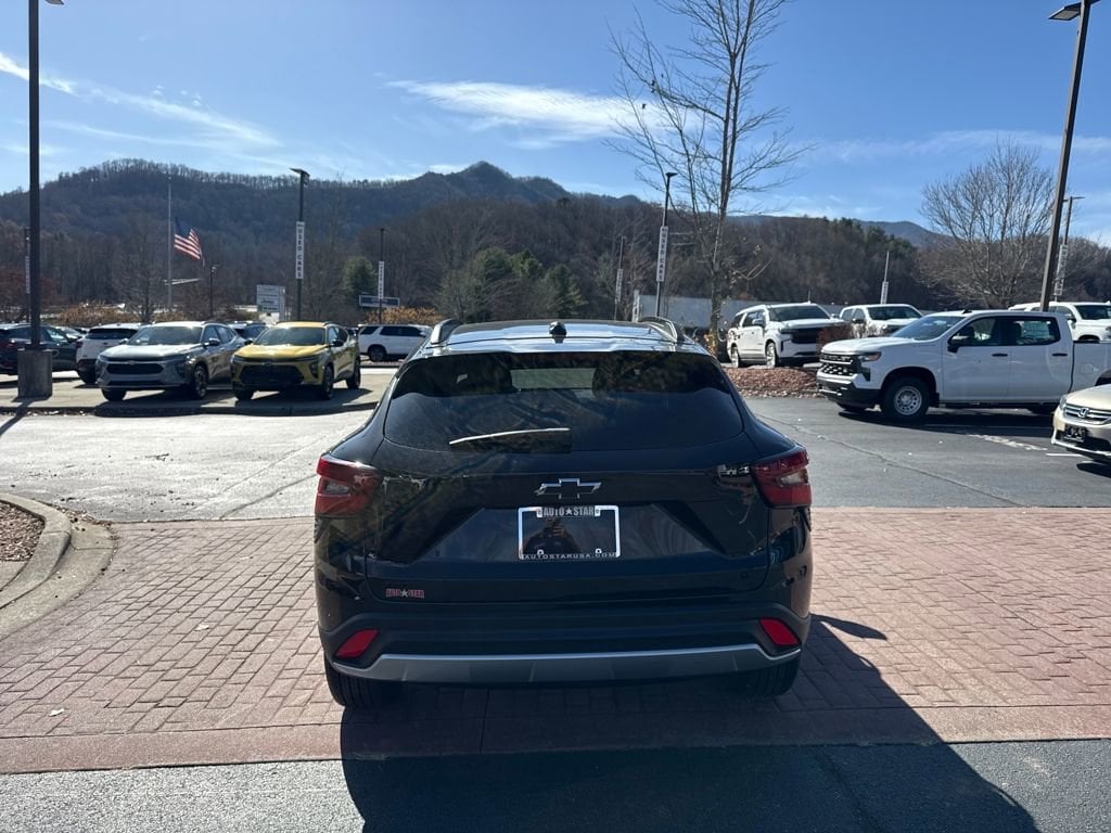 New 2025 Chevrolet Trax LT SUV