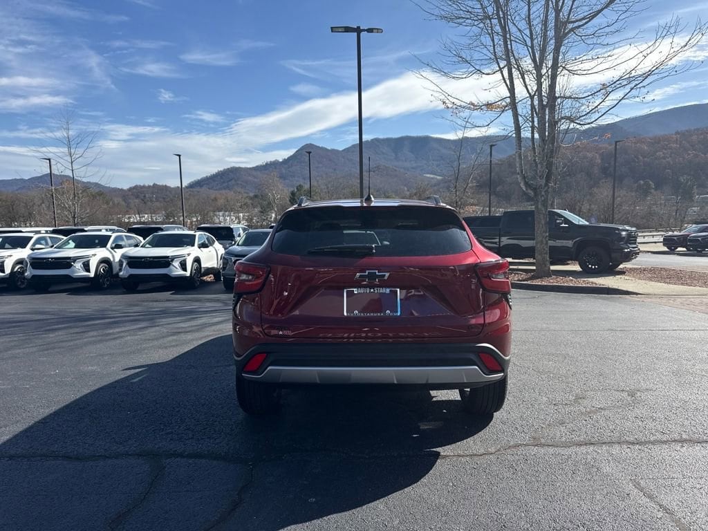 New 2025 Chevrolet Trax LT SUV