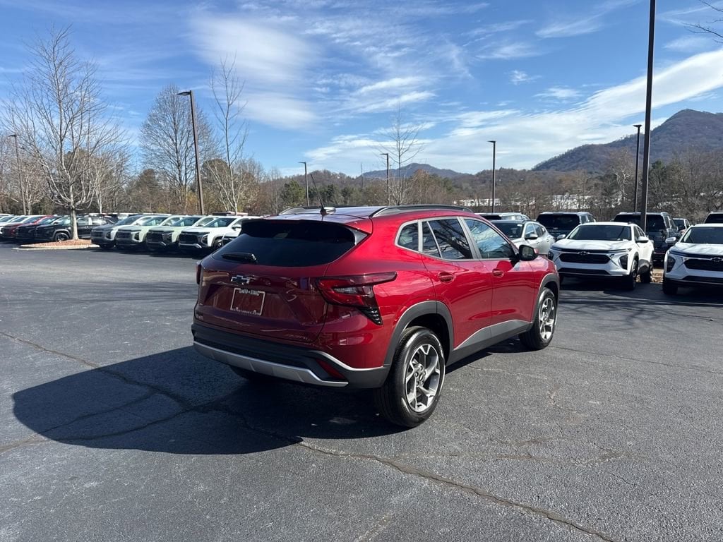 New 2025 Chevrolet Trax LT SUV