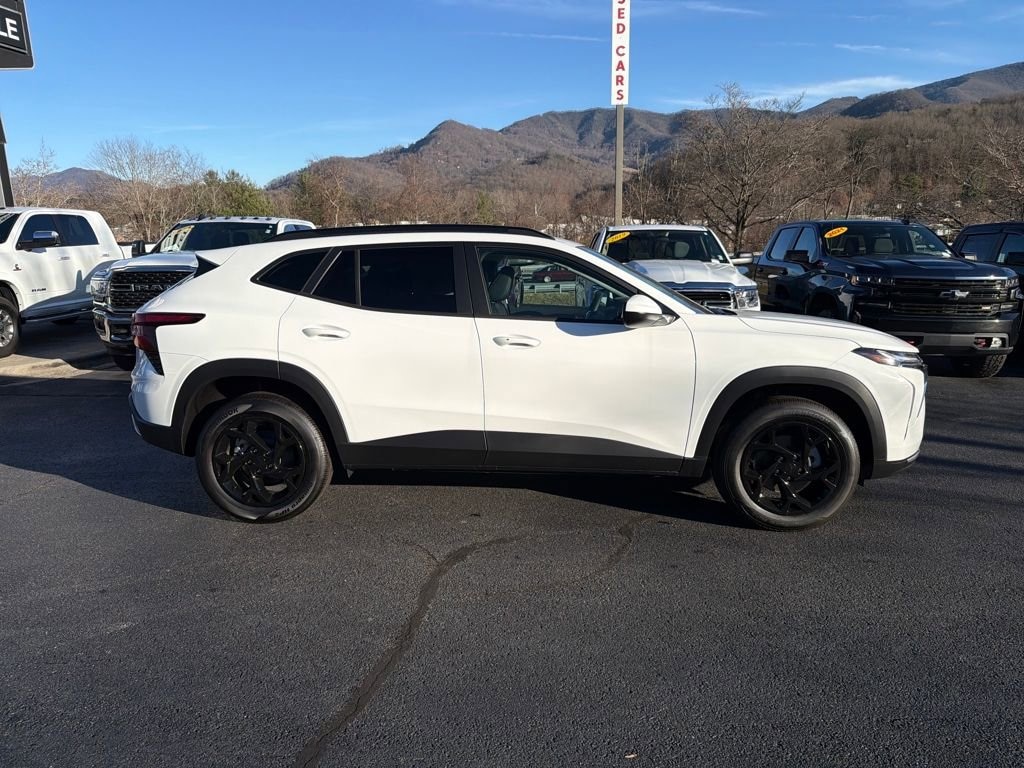 New 2025 Chevrolet Trax LT SUV
