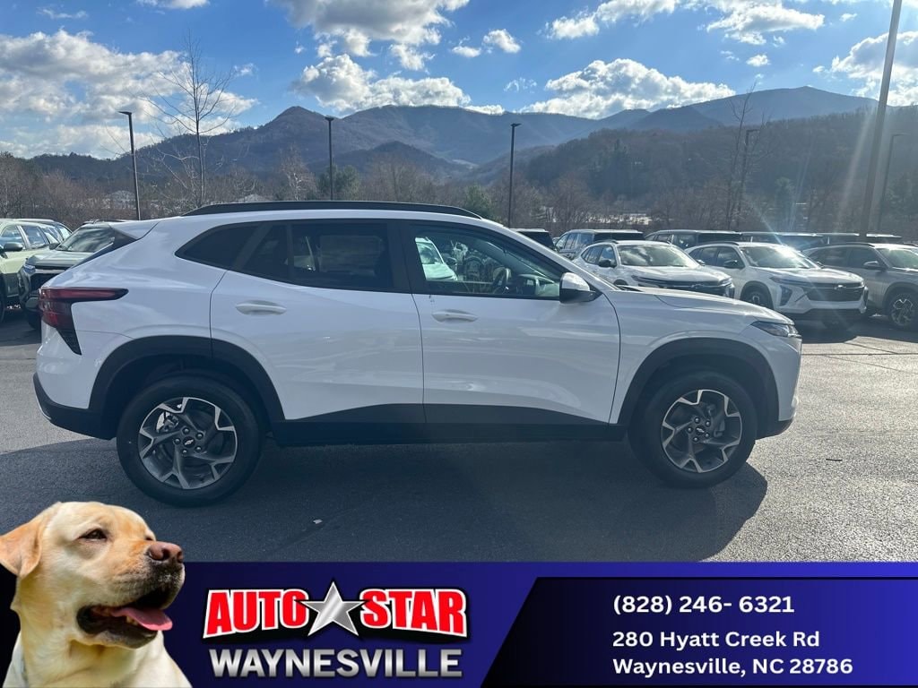 2025 Chevrolet Trax LT - Photo 28