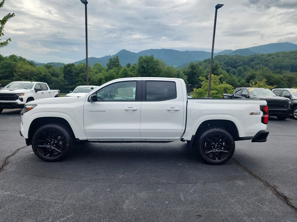 2025 Chevrolet Colorado Z71 photo 2