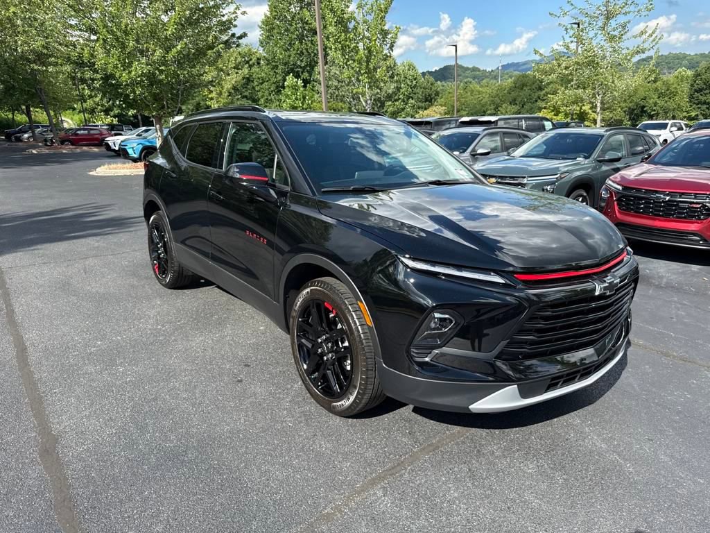 2025 Chevrolet Blazer 2LT photo 2