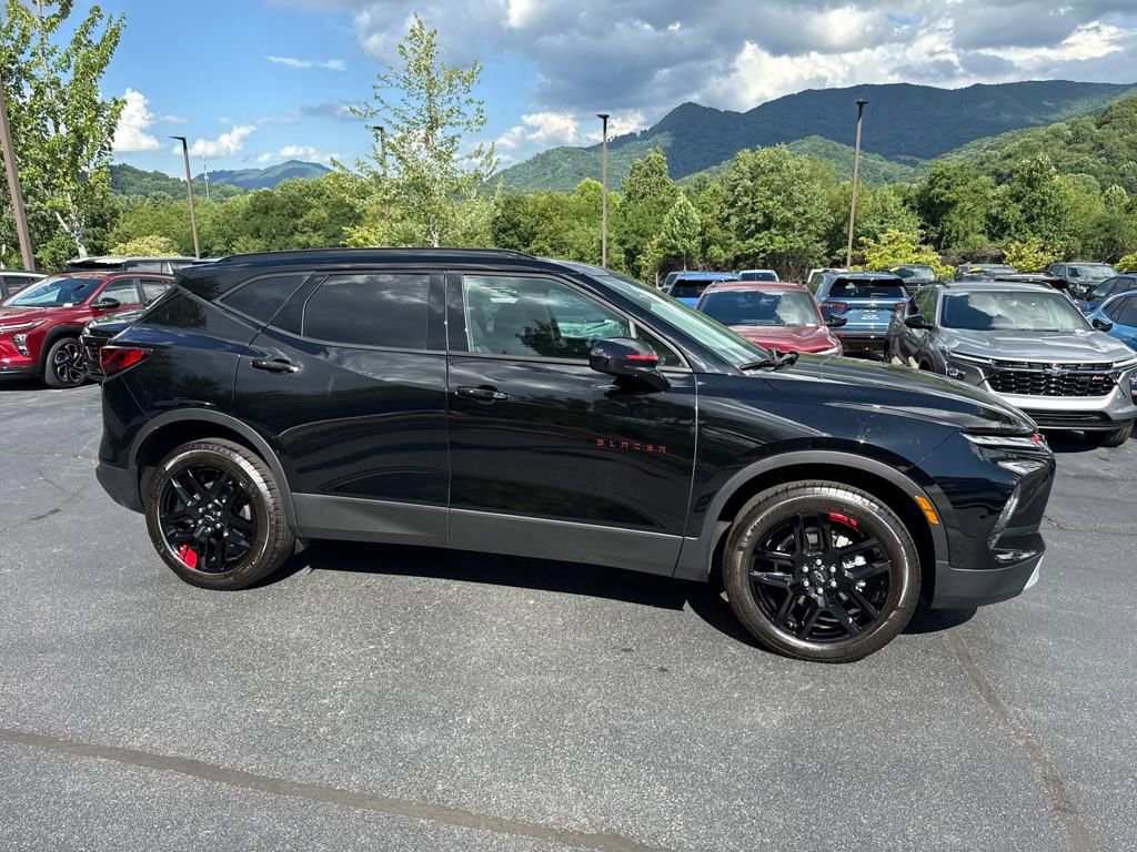 2025 Chevrolet Blazer 2LT photo 3