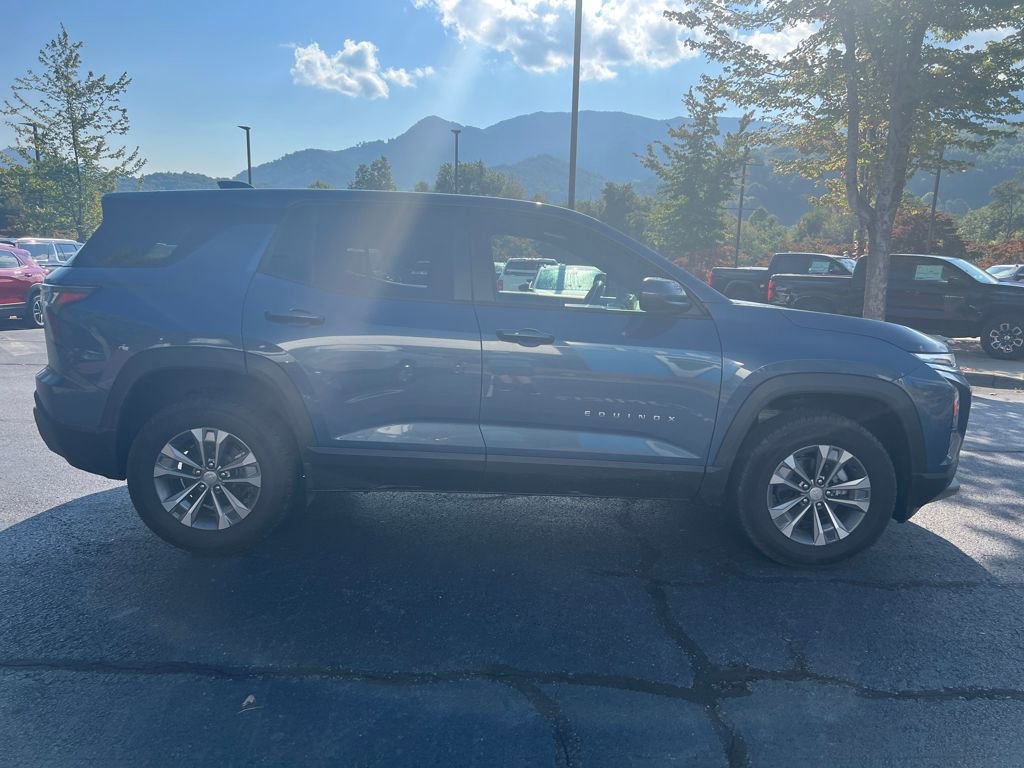2026 Chevrolet Equinox LT photo 2