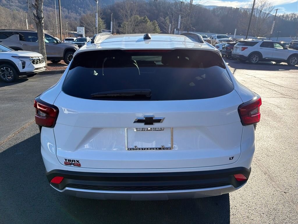 New 2025 Chevrolet Trax LT SUV