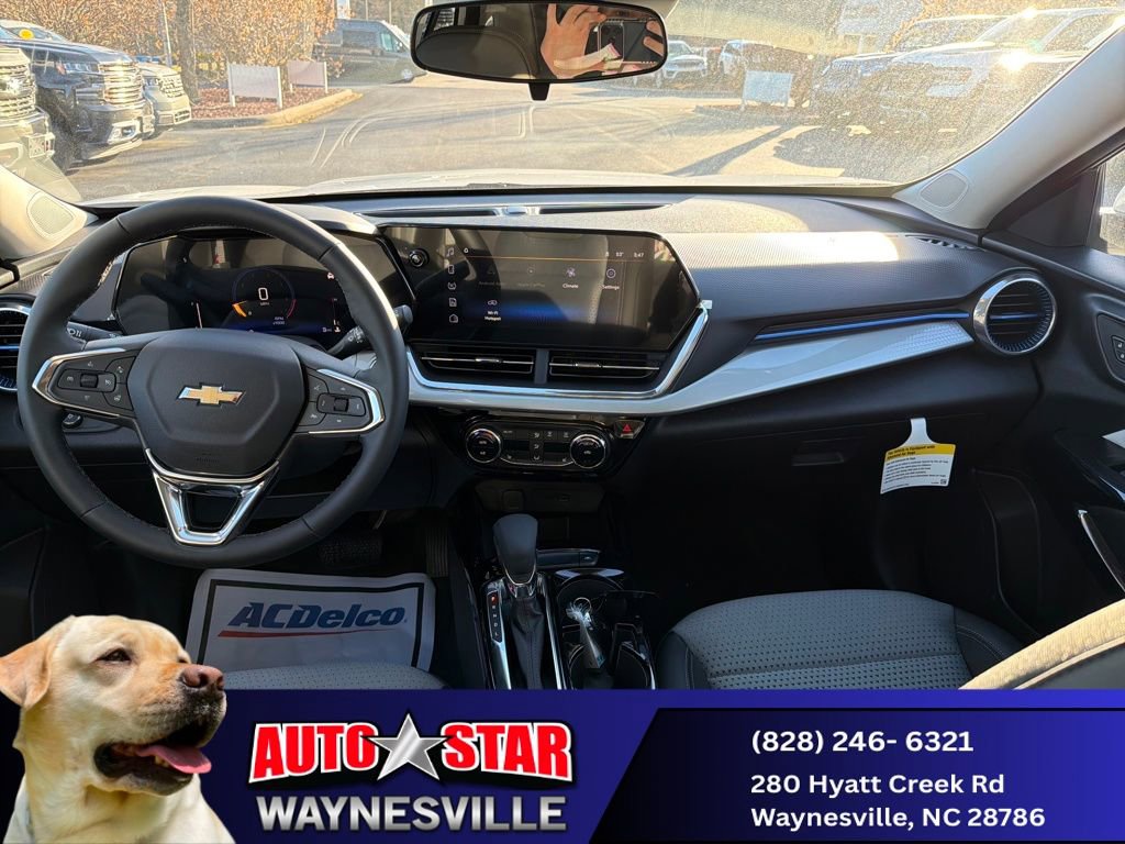 2025 Chevrolet Trax LT - Photo 14