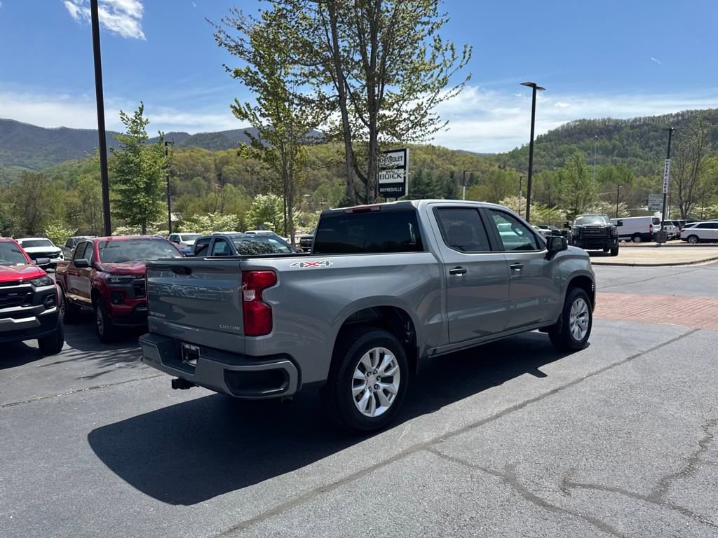 2024 Chevrolet Silverado 1500 Custom photo 2