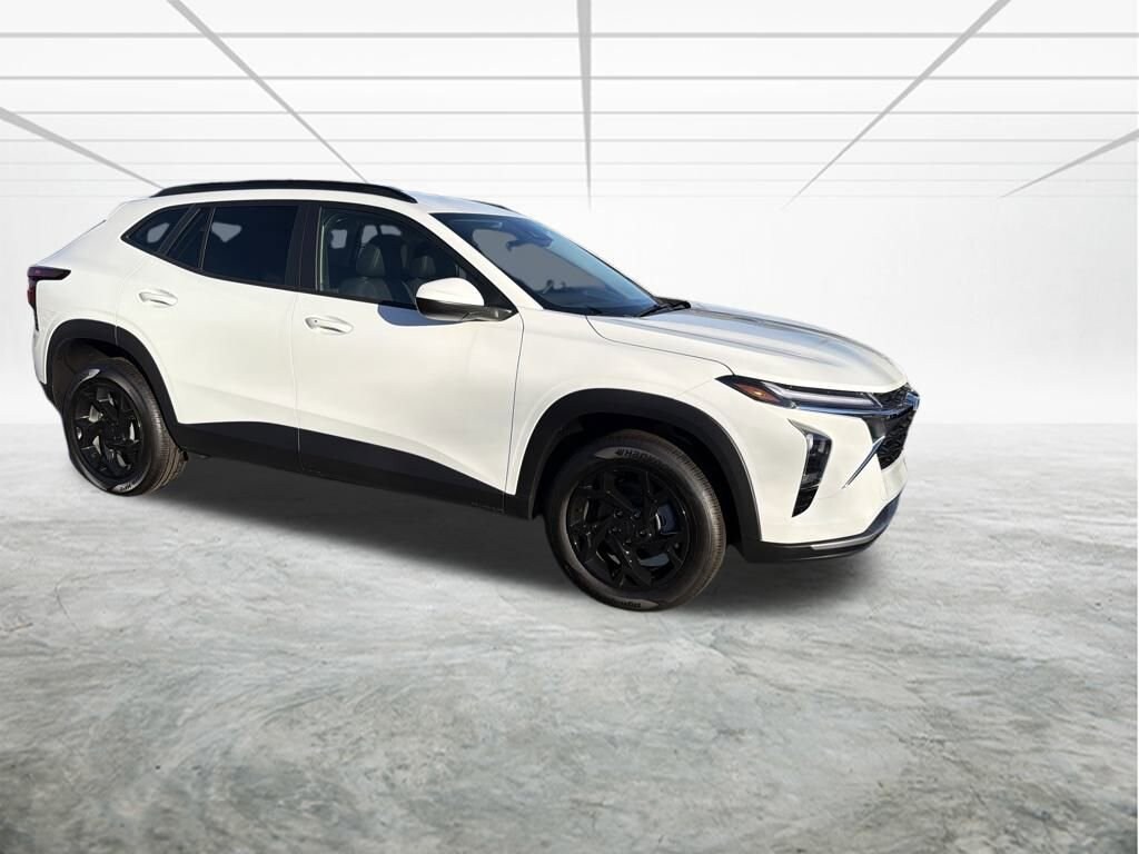 New 2025 Chevrolet Trax LT SUV