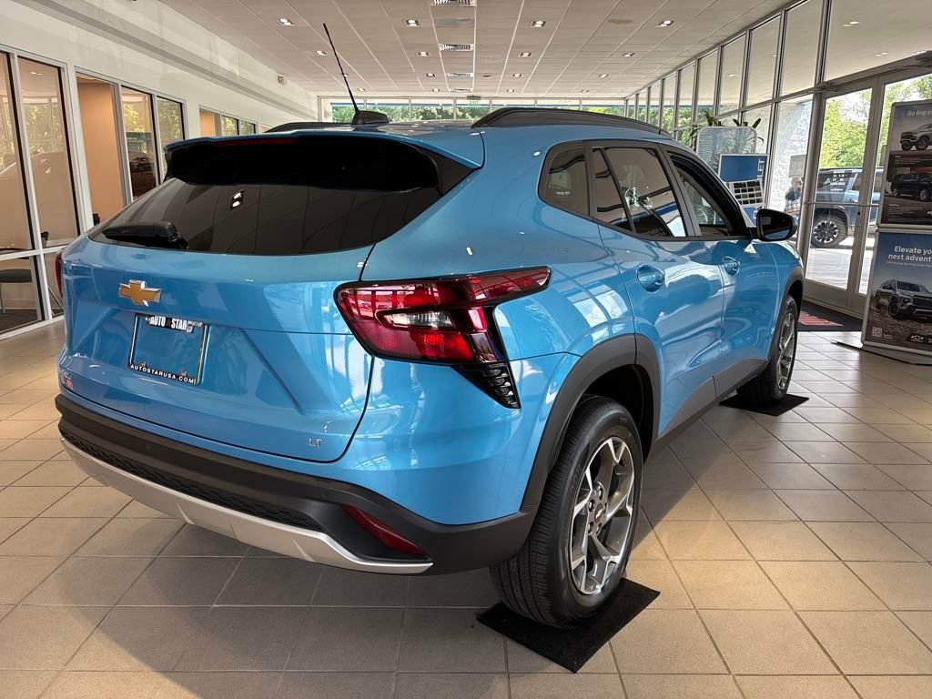 2025 Chevrolet Trax LT photo 3