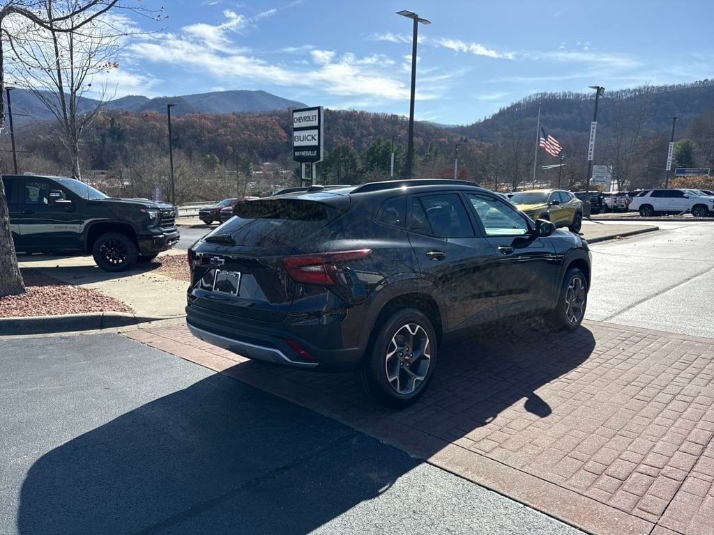 New 2025 Chevrolet Trax LT SUV