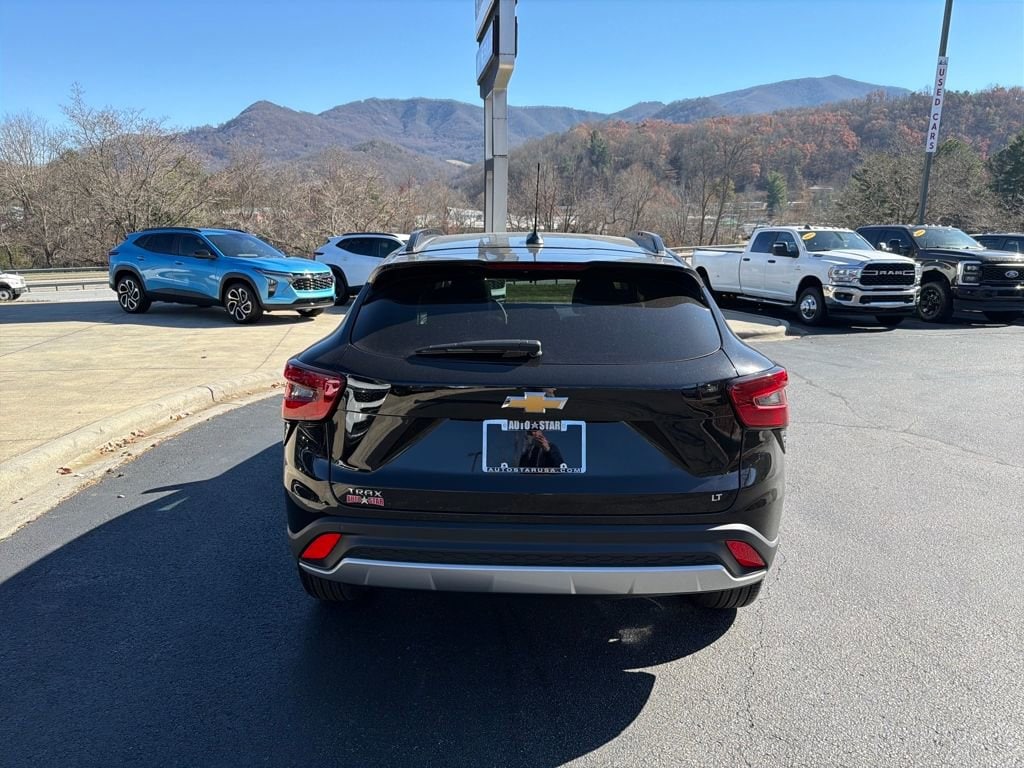 New 2025 Chevrolet Trax LT SUV