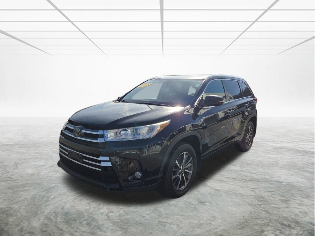 Used 2018 Toyota Highlander SE