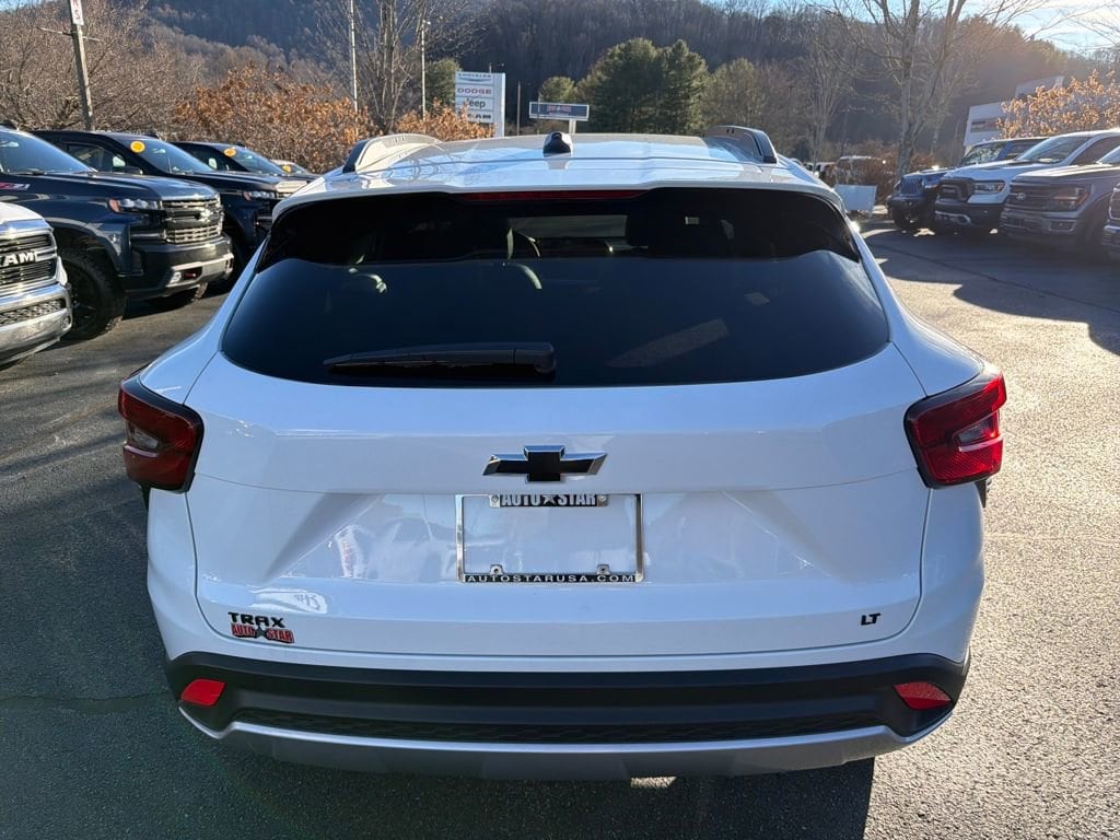 New 2025 Chevrolet Trax LT SUV