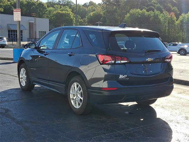 2022 Chevrolet Equinox LS photo 3