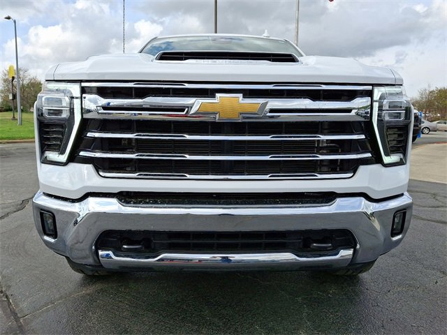 2024 Chevrolet Silverado 2500HD LTZ photo 3
