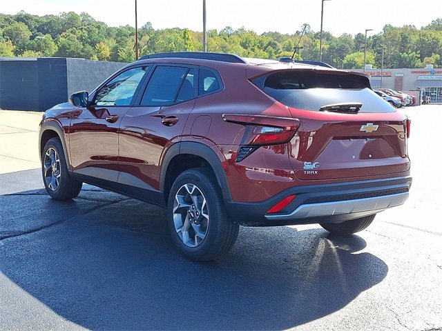 2025 Chevrolet Trax LT photo 3
