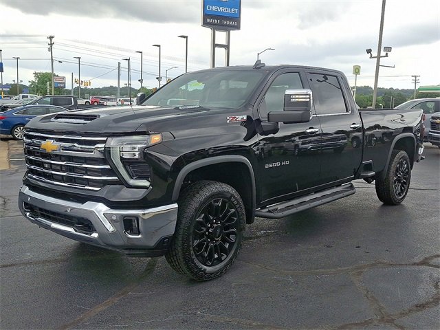 2025 Chevrolet Silverado 2500HD LTZ photo 4