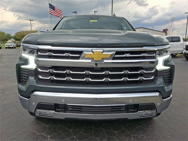 2025 Chevrolet Silverado 1500 LTZ photo 3