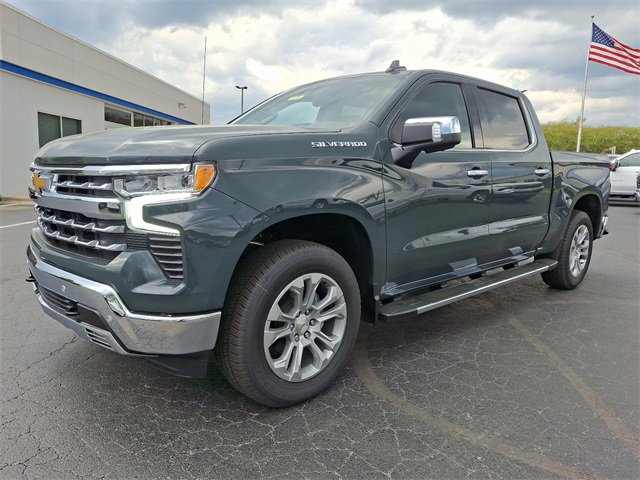 2025 Chevrolet Silverado 1500 LTZ photo 4