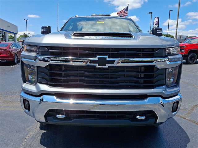 2025 Chevrolet Silverado 2500HD LT photo 3