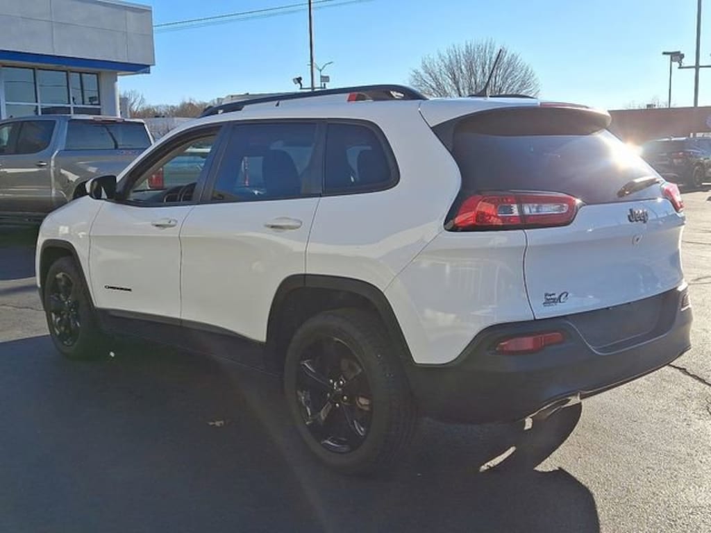 Used 2018 Jeep Cherokee Latitude SUV