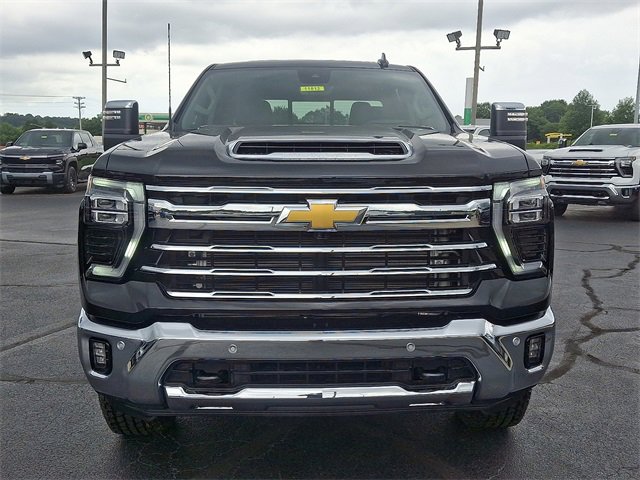 2025 Chevrolet Silverado 2500HD LTZ photo 3