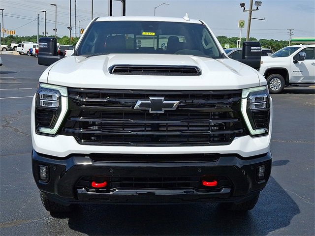 2025 Chevrolet Silverado 2500HD LTZ photo 3