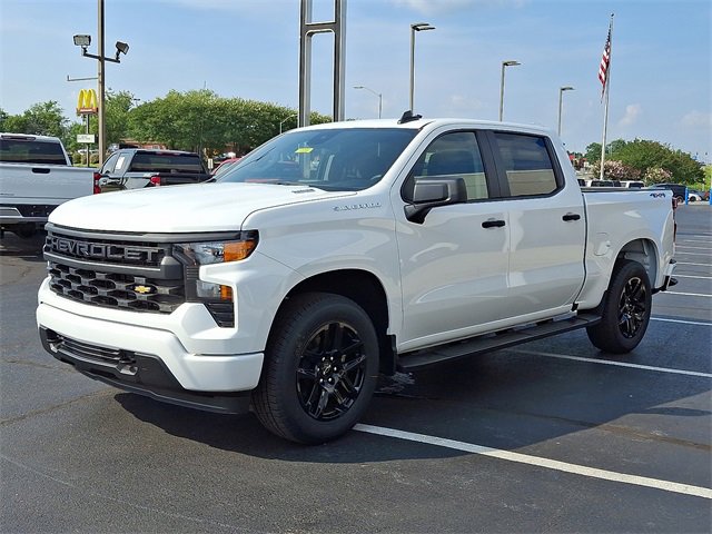 2025 Chevrolet Silverado 1500 Custom photo 4