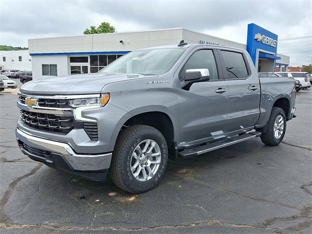 2025 Chevrolet Silverado 1500 LT photo 4
