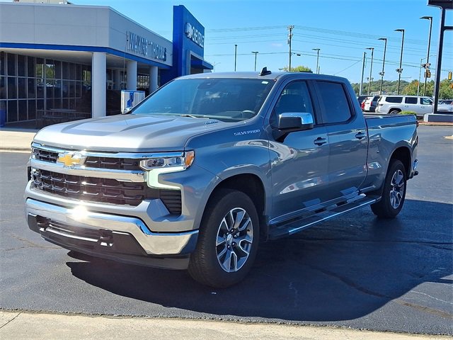 2025 Chevrolet Silverado 1500 LT photo 4