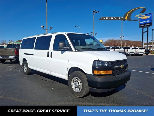 2022 Chevrolet Express Passenger LS's photo