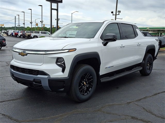 2025 Chevrolet Silverado EV LT photo 4