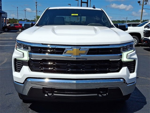2025 Chevrolet Silverado 1500 LT photo 3